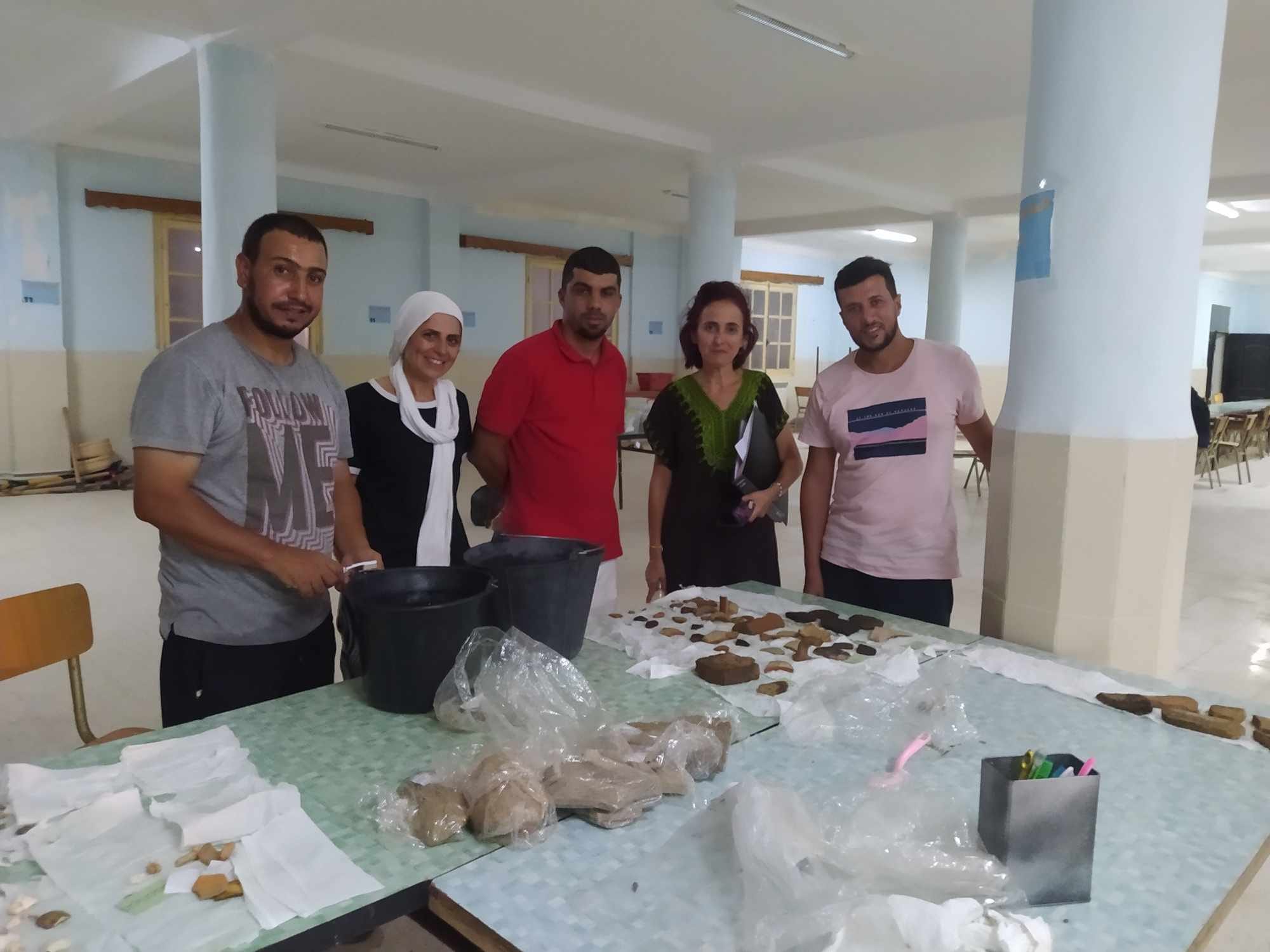 La participation de deux  étudiants du Master 2 de de l'ENSCRBC aux fouilles - sur le site du Zemmouri Al-Bahri